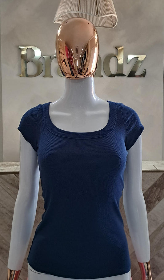 Hem Curved Top